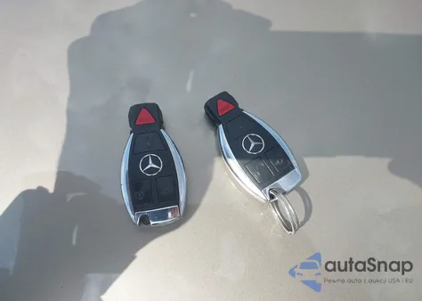 2010 Mercedes-Benz C 300 Luxury 4Matic z USA, uszkodzony, nr VIN WDDGF8BB9AF414361